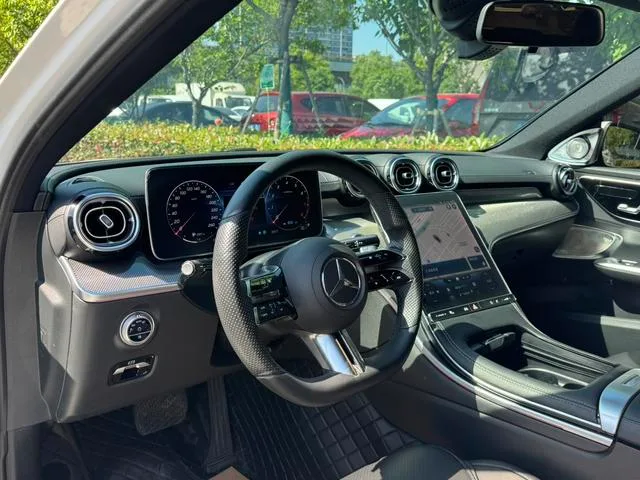 Mercedes-Benz C-Class 2022 C 260 L Sports version interior photo 13 Mercedes-Benz C-Class 2022 C 260 L Sports version interior photo 13