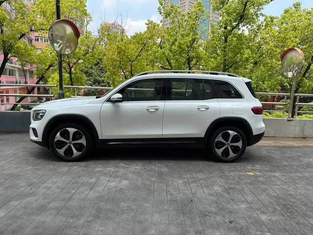 Mercedes-Benz GLB 2023 GLB 220 Estilo de moda exterior foto 3 Mercedes-Benz GLB 2023 GLB 220 Estilo de moda exterior foto 3