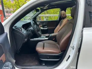 Mercedes-Benz GLB 2023 GLB 220 Estilo de moda exterior foto 4 Mercedes-Benz GLB 2023 GLB 220 Estilo de moda exterior foto 4