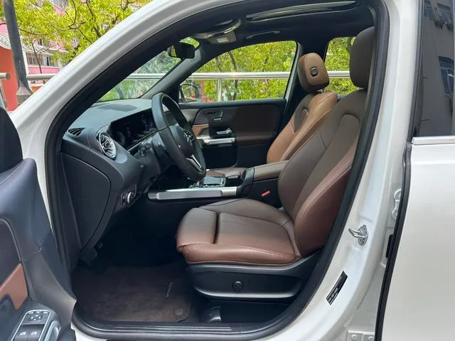 Mercedes-Benz GLB 2023 GLB 220 Estilo de moda exterior foto 4 Mercedes-Benz GLB 2023 GLB 220 Estilo de moda exterior foto 4