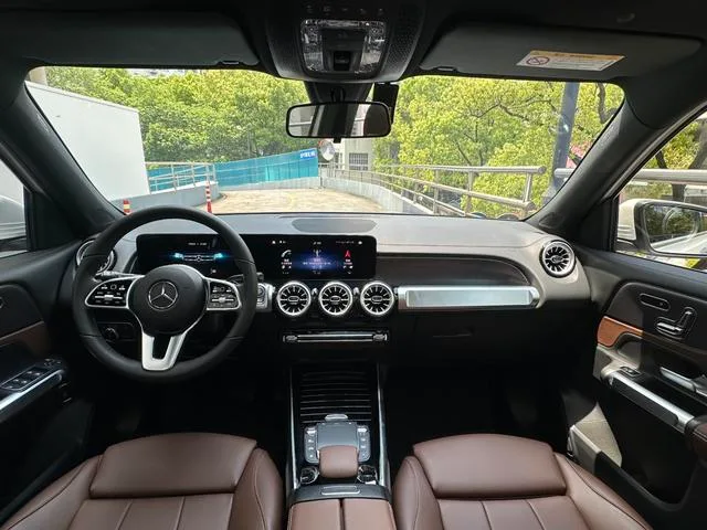 Mercedes-Benz GLB 2023 GLB 220 Estilo de moda exterior foto 7 Mercedes-Benz GLB 2023 GLB 220 Estilo de moda exterior foto 7