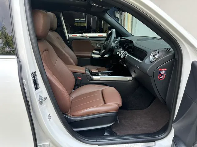 Mercedes-Benz GLB 2023 GLB 220 Estilo de moda interior foto 9 Mercedes-Benz GLB 2023 GLB 220 Estilo de moda interior foto 9