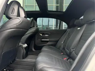 Mercedes-Benz C-Class 2022 C 260 L Sports version interior photo 8 Mercedes-Benz C-Class 2022 C 260 L Sports version interior photo 8
