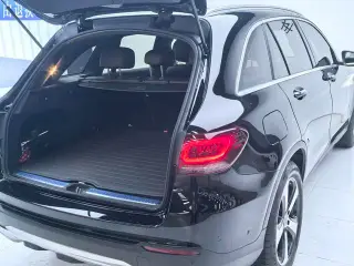 Mercedes-Benz GLC 2021 GLC 260 L 4MATIC Dynamic exterior photo 8 Mercedes-Benz GLC 2021 GLC 260 L 4MATIC Dynamic exterior photo 8