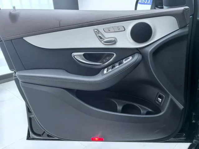 Mercedes-Benz GLC 2021 GLC 260 L 4MATIC Dynamic interior photo 17 Mercedes-Benz GLC 2021 GLC 260 L 4MATIC Dynamic interior photo 17
