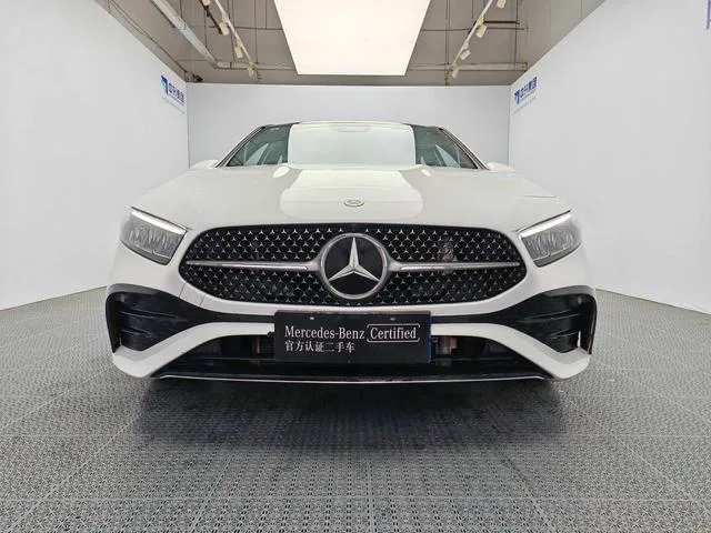Mercedes-Benz A-Class 2023 A 200 L Edición de moda de coche deportivo exterior foto 2 Mercedes-Benz A-Class 2023 A 200 L Edición de moda de coche deportivo exterior foto 2