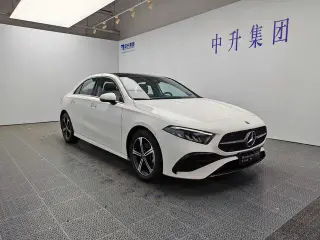 Mercedes-Benz A-Class 2023 A 200 L Edición de moda de coche deportivo exterior foto 3 Mercedes-Benz A-Class 2023 A 200 L Edición de moda de coche deportivo exterior foto 3