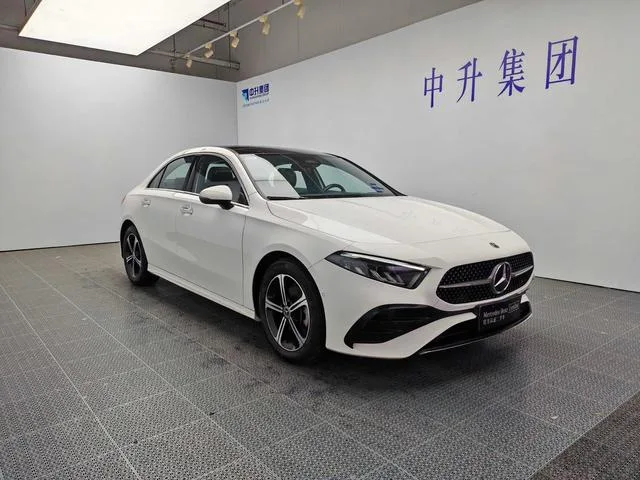 Mercedes-Benz A-Class 2023 A 200 L Edición de moda de coche deportivo exterior foto 3 Mercedes-Benz A-Class 2023 A 200 L Edición de moda de coche deportivo exterior foto 3