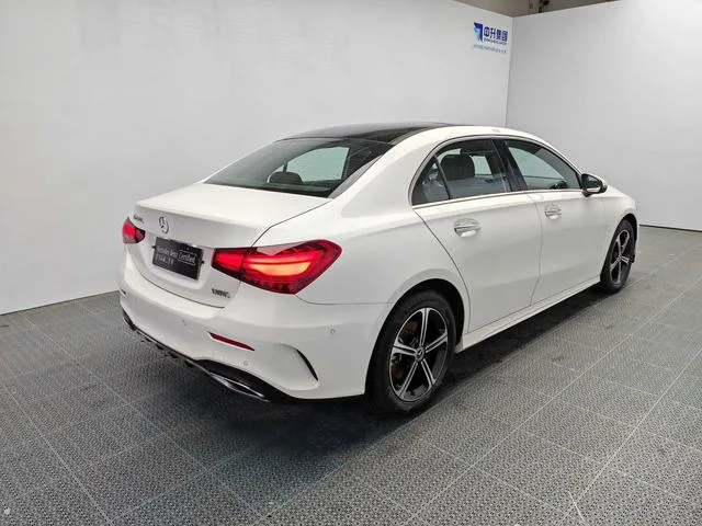 Mercedes-Benz A-Class 2023 A 200 L Edición de moda de coche deportivo exterior foto 6 Mercedes-Benz A-Class 2023 A 200 L Edición de moda de coche deportivo exterior foto 6