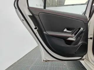 Mercedes-Benz A-Class 2023 A 200 L Edición de moda de coche deportivo interior foto 12 Mercedes-Benz A-Class 2023 A 200 L Edición de moda de coche deportivo interior foto 12