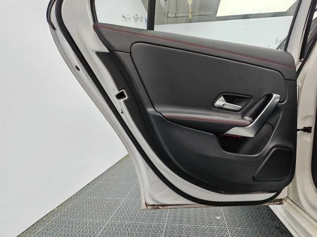 Mercedes-Benz A-Class 2023 A 200 L Edición de moda de coche deportivo interior foto 12 Mercedes-Benz A-Class 2023 A 200 L Edición de moda de coche deportivo interior foto 12