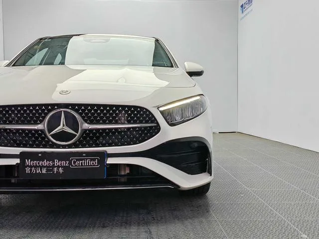 Mercedes-Benz A-Class 2023 A 200 L Edición de moda de coche deportivo interior foto 18 Mercedes-Benz A-Class 2023 A 200 L Edición de moda de coche deportivo interior foto 18