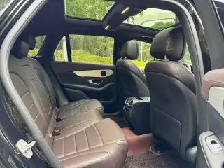 Mercedes-Benz GLC 2021 GLC 260 L 4MATIC Dynamic exterior photo 4 Mercedes-Benz GLC 2021 GLC 260 L 4MATIC Dynamic exterior photo 4