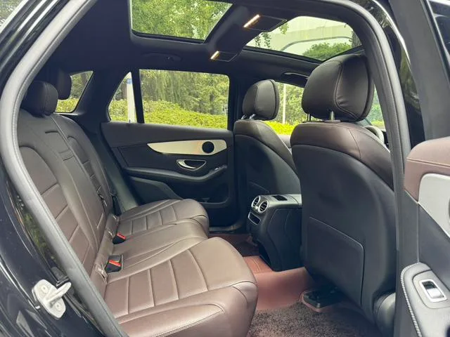 Mercedes-Benz GLC 2021 GLC 260 L 4MATIC Dynamic exterior photo 4 Mercedes-Benz GLC 2021 GLC 260 L 4MATIC Dynamic exterior photo 4