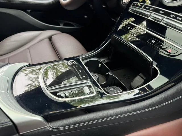Mercedes-Benz GLC 2021 GLC 260 L 4MATIC Dynamic exterior photo 7 Mercedes-Benz GLC 2021 GLC 260 L 4MATIC Dynamic exterior photo 7