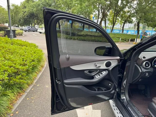 Mercedes-Benz GLC 2021 GLC 260 L 4MATIC Dynamic interior photo 13 Mercedes-Benz GLC 2021 GLC 260 L 4MATIC Dynamic interior photo 13