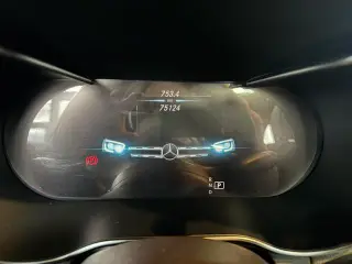 Mercedes-Benz GLC 2021 GLC 260 L 4MATIC Dynamic interior photo 17 Mercedes-Benz GLC 2021 GLC 260 L 4MATIC Dynamic interior photo 17