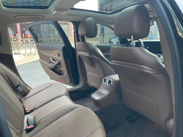 Mercedes-Benz E-Class 2023 E 260 L Passenger car interior photo 13