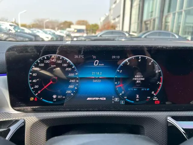 Mercedes-Benz CLA AMG 2023 AMG CLA 35 4MATIC interior photo 17 Mercedes-Benz CLA AMG 2023 AMG CLA 35 4MATIC interior photo 17