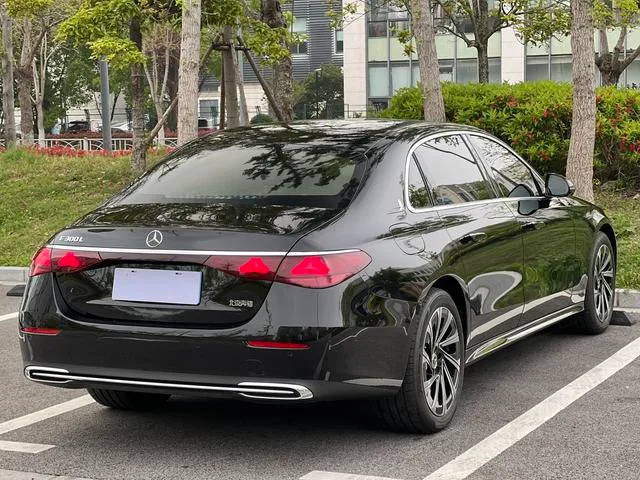 Mercedes-Benz E-Class 2024 E 300 L De lujo Coche exterior foto 6