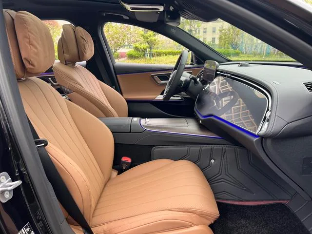Mercedes-Benz E-Class 2024 E 300 L De lujo Coche interior foto 12
