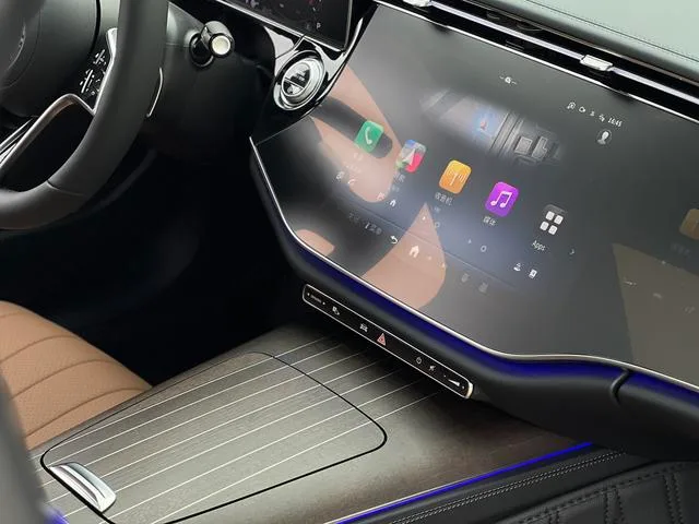 Mercedes-Benz E-Class 2024 E 300 L De lujo Coche interior foto 13