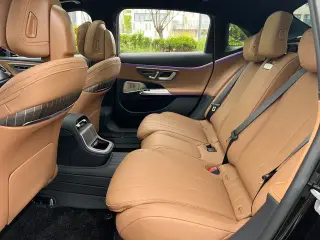 Mercedes-Benz E-Class 2024 E 300 L De lujo Coche interior foto 14