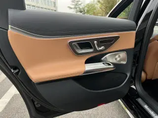 Mercedes-Benz E-Class 2024 E 300 L De lujo Coche interior foto 16