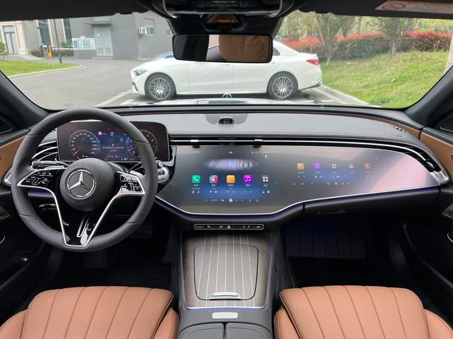 Mercedes-Benz E-Class 2024 E 300 L De lujo Coche interior foto 17