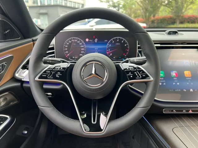 Mercedes-Benz E-Class 2024 E 300 L De lujo Coche interior foto 18