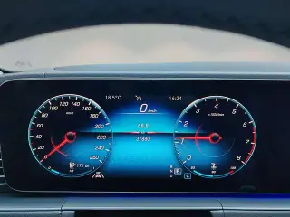 Mercedes-Benz GLE Coupe 2022 GLE 350 4MATIC coupe SUV Luxury type interior photo 17