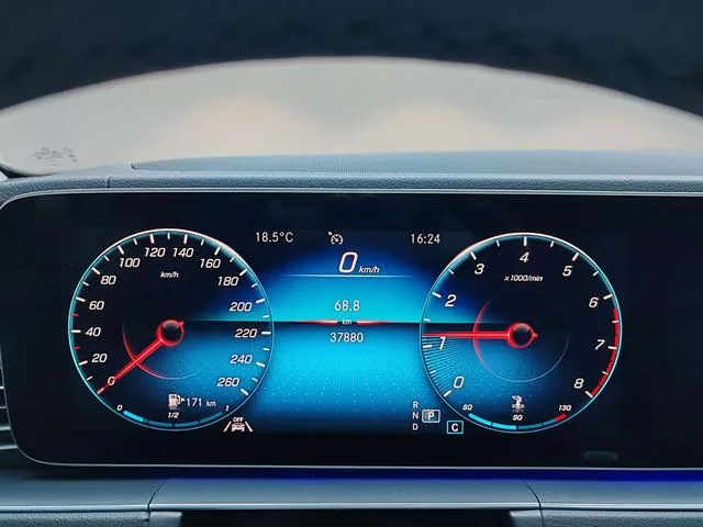 Mercedes-Benz GLE Coupe 2022 GLE 350 4MATIC coupe SUV Luxury type interior photo 17