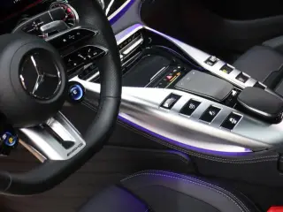 Mercedes-Benz AMG GT 2023 AMG GT 50 Voiture de sport à quatre portes intérieur photo 12 Mercedes-Benz AMG GT 2023 AMG GT 50 Voiture de sport à quatre portes intérieur photo 12