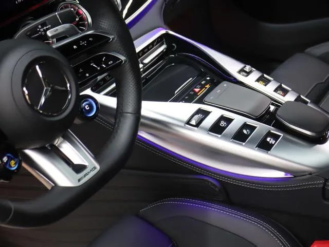 Mercedes-Benz AMG GT 2023 AMG GT 50 Voiture de sport à quatre portes intérieur photo 12 Mercedes-Benz AMG GT 2023 AMG GT 50 Voiture de sport à quatre portes intérieur photo 12
