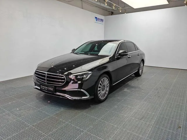 Mercedes-Benz E-Class 2023 E 300 L Estilo de moda Coche exterior foto 1 Mercedes-Benz E-Class 2023 E 300 L Estilo de moda Coche exterior foto 1