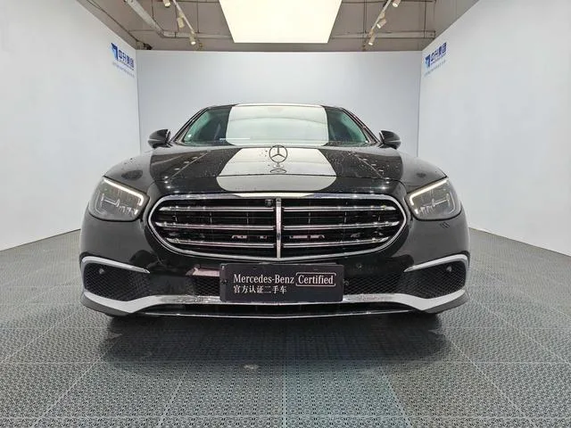 Mercedes-Benz E-Class 2023 E 300 L Estilo de moda Coche exterior foto 2 Mercedes-Benz E-Class 2023 E 300 L Estilo de moda Coche exterior foto 2