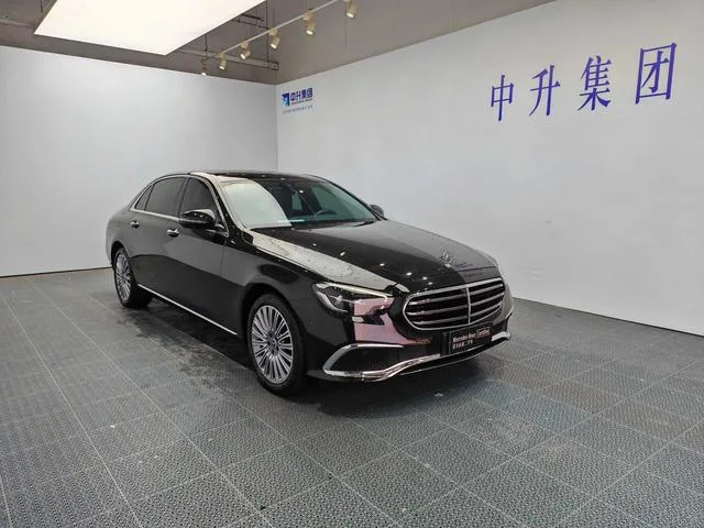 Mercedes-Benz E-Class 2023 E 300 L Estilo de moda Coche exterior foto 3 Mercedes-Benz E-Class 2023 E 300 L Estilo de moda Coche exterior foto 3