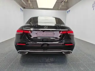 Mercedes-Benz E-Class 2023 E 300 L Estilo de moda Coche exterior foto 5 Mercedes-Benz E-Class 2023 E 300 L Estilo de moda Coche exterior foto 5