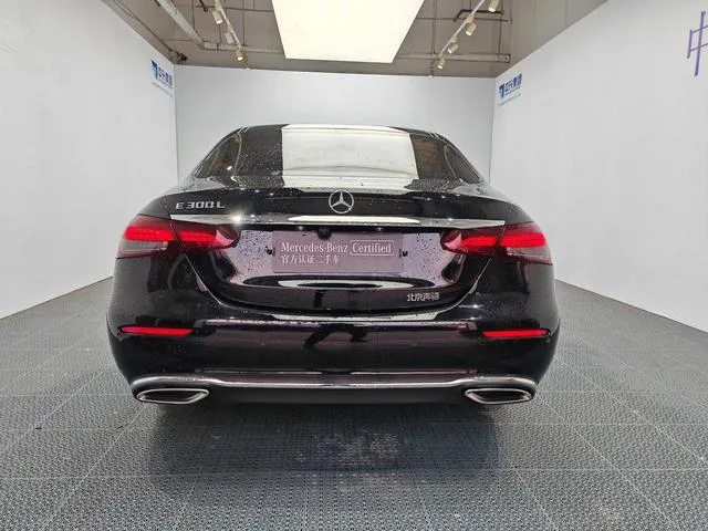 Mercedes-Benz E-Class 2023 E 300 L Estilo de moda Coche exterior foto 5 Mercedes-Benz E-Class 2023 E 300 L Estilo de moda Coche exterior foto 5