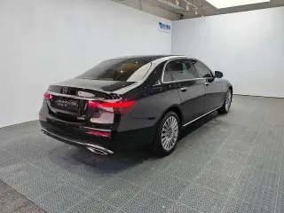 Mercedes-Benz E-Class 2023 E 300 L Estilo de moda Coche exterior foto 6 Mercedes-Benz E-Class 2023 E 300 L Estilo de moda Coche exterior foto 6