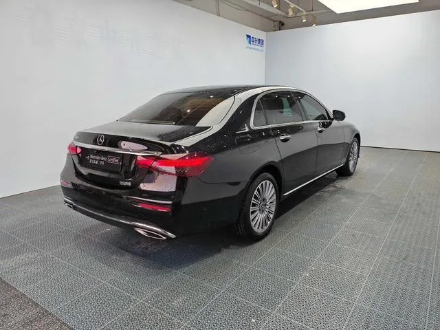 Mercedes-Benz E-Class 2023 E 300 L Estilo de moda Coche exterior foto 6 Mercedes-Benz E-Class 2023 E 300 L Estilo de moda Coche exterior foto 6