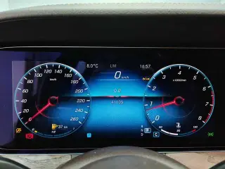 Mercedes-Benz E-Class 2023 E 300 L Estilo de moda Coche exterior foto 8 Mercedes-Benz E-Class 2023 E 300 L Estilo de moda Coche exterior foto 8