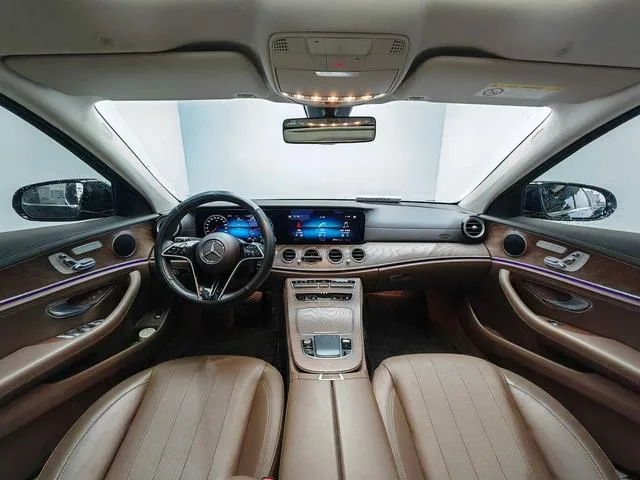 Mercedes-Benz E-Class 2023 E 300 L Estilo de moda Coche exterior foto 10 Mercedes-Benz E-Class 2023 E 300 L Estilo de moda Coche exterior foto 10
