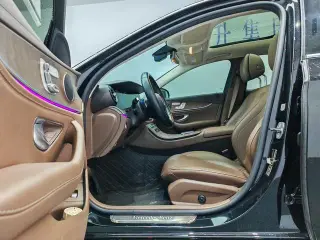 Mercedes-Benz E-Class 2023 E 300 L Estilo de moda Coche interior foto 11 Mercedes-Benz E-Class 2023 E 300 L Estilo de moda Coche interior foto 11