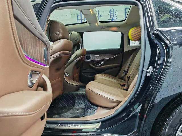 Mercedes-Benz E-Class 2023 E 300 L Estilo de moda Coche interior foto 12 Mercedes-Benz E-Class 2023 E 300 L Estilo de moda Coche interior foto 12