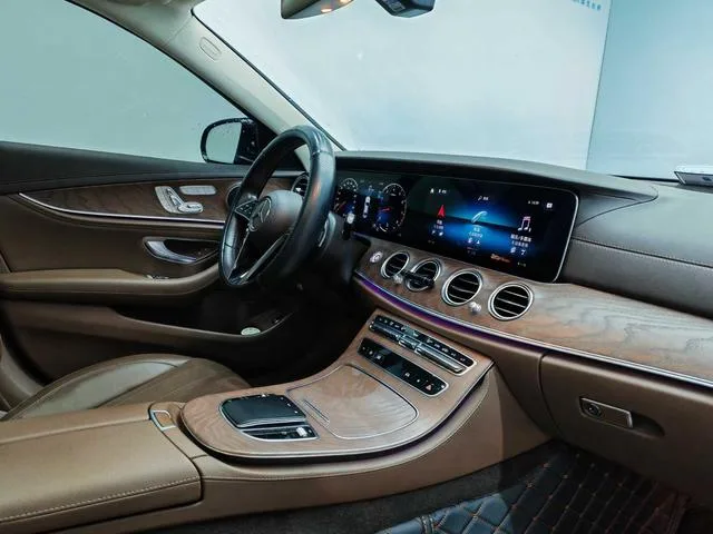 Mercedes-Benz E-Class 2023 E 300 L Estilo de moda Coche interior foto 15 Mercedes-Benz E-Class 2023 E 300 L Estilo de moda Coche interior foto 15