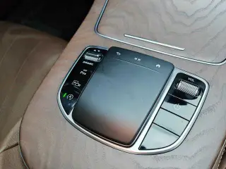 Mercedes-Benz E-Class 2023 E 300 L Estilo de moda Coche interior foto 16 Mercedes-Benz E-Class 2023 E 300 L Estilo de moda Coche interior foto 16