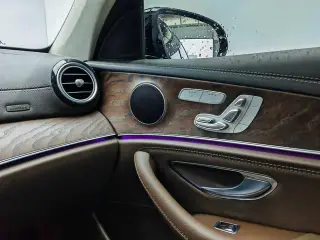Mercedes-Benz E-Class 2023 E 300 L Estilo de moda Coche interior foto 17 Mercedes-Benz E-Class 2023 E 300 L Estilo de moda Coche interior foto 17
