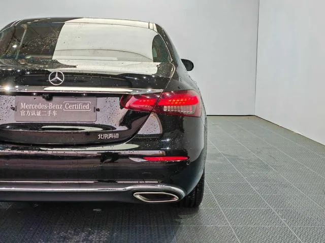 Mercedes-Benz E-Class 2023 E 300 L Estilo de moda Coche interior foto 18 Mercedes-Benz E-Class 2023 E 300 L Estilo de moda Coche interior foto 18