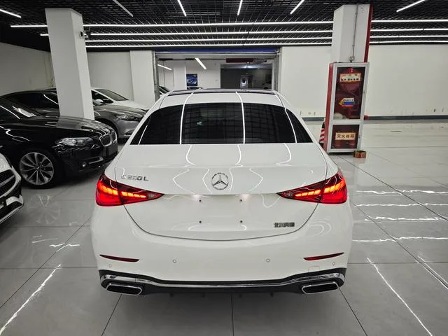 Mercedes-Benz C-Class 2022 C 260 L Version sportive extérieur photo 4 Mercedes-Benz C-Class 2022 C 260 L Version sportive extérieur photo 4
